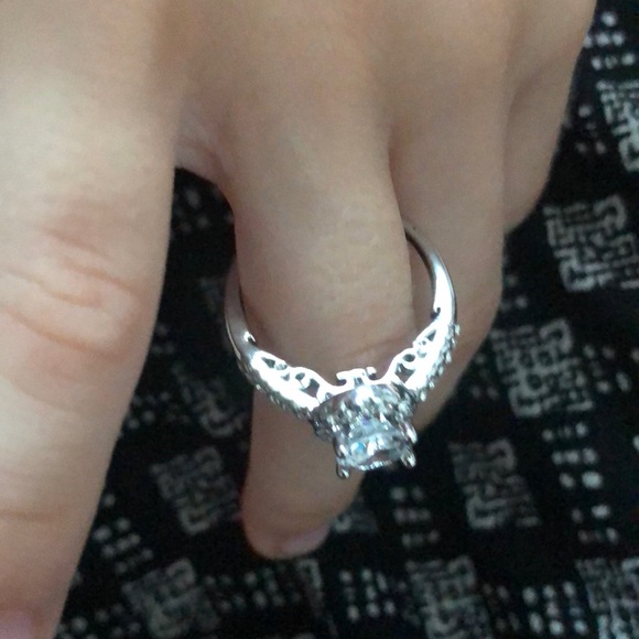 Elegant 925 Silver Ring White Sapphire - Picture 3 of 5